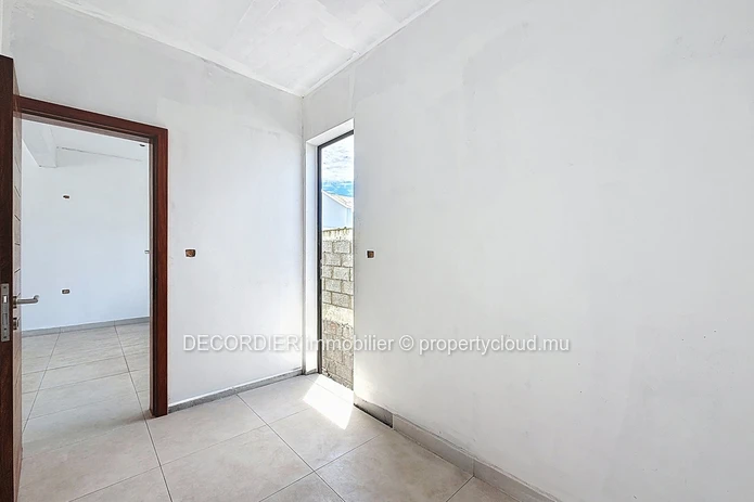 Villa contemporaine de plain-pied avec piscine