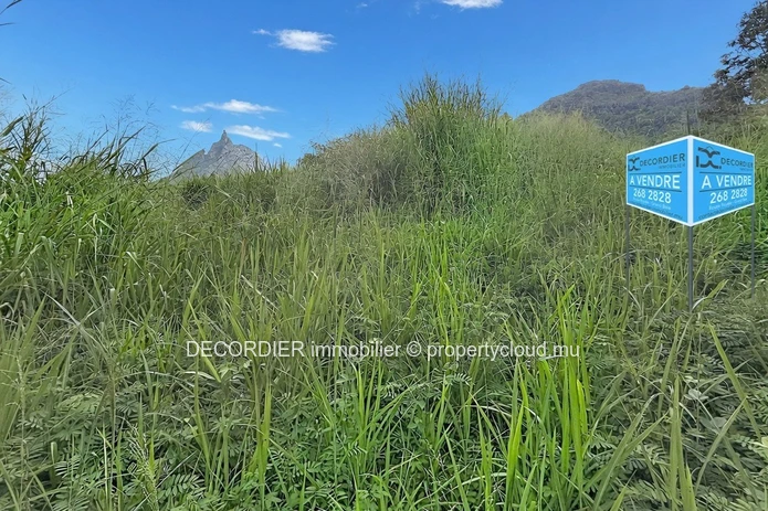 Residential land for sale in Crève-Cœur.