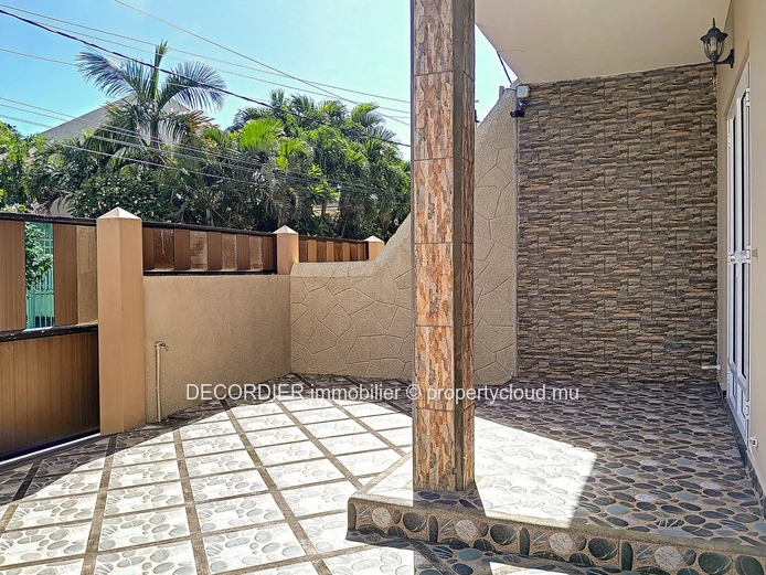 House on 3 levels with roof terrace