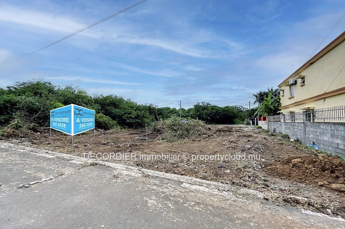 Terrain résidentiel à 10 min à pied de la plage publique