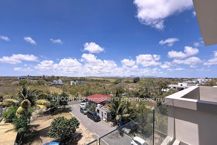 Penthouse situé dans un complexe avec ascenceur et piscine commune