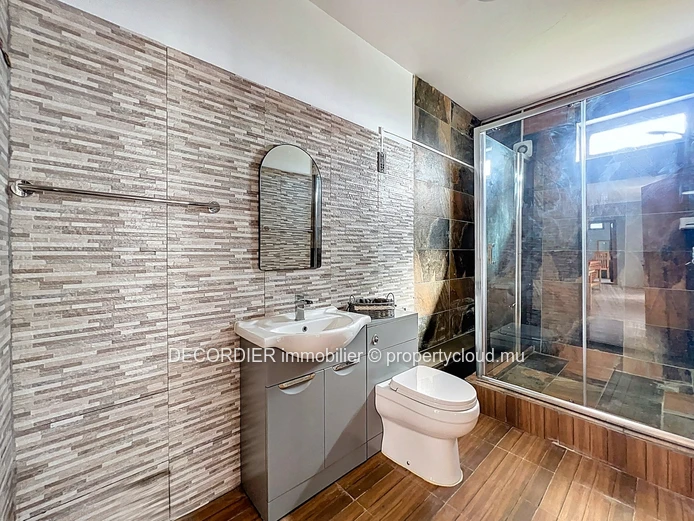 1st floor apartment with spacious terrace