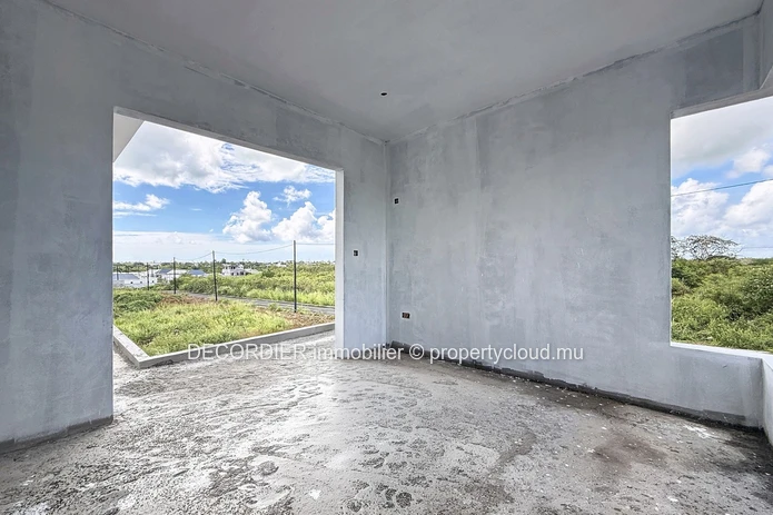For Sale – Modern House with Swimming Pool