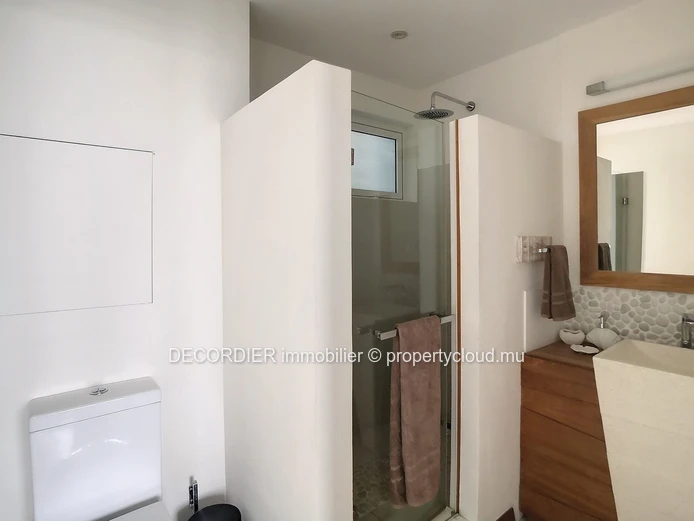 Ground floor apartment in front of the sea