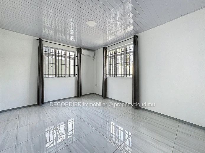 For rent – Commercial building with 4 units in Grand-Baie