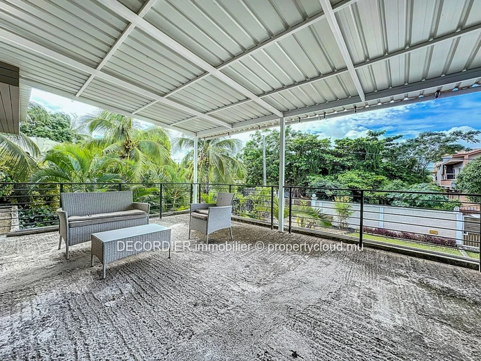 Large detached house with swimming pool and garden