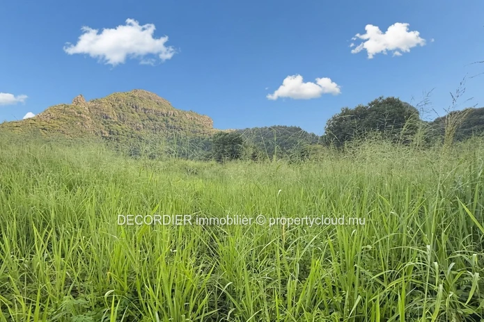 Residential land for sale in Crève-Cœur.