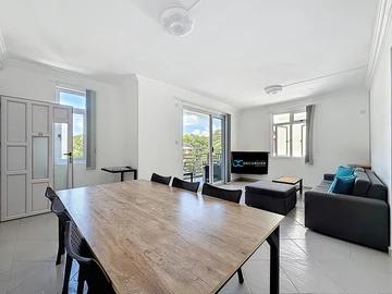 6 Bedroom House
