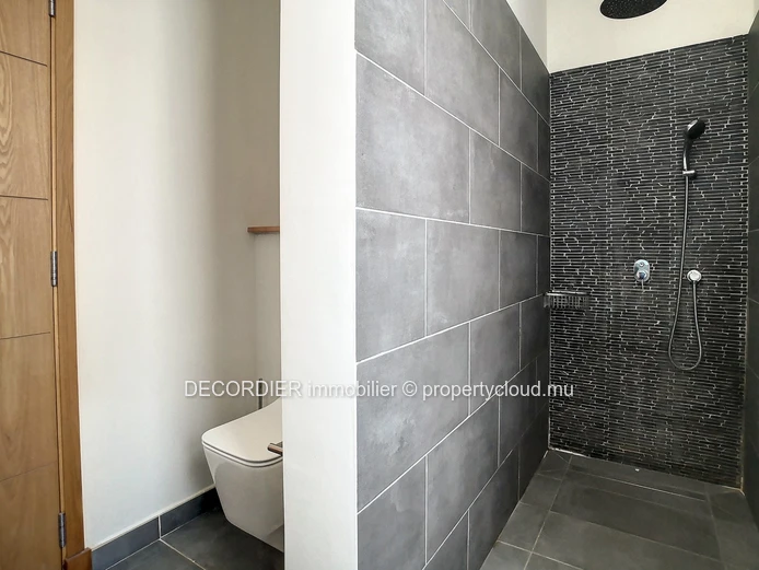 Villa contemporaine située dans une résidence sécurisée - Accessible aux étrangers (Mandat exclusif)