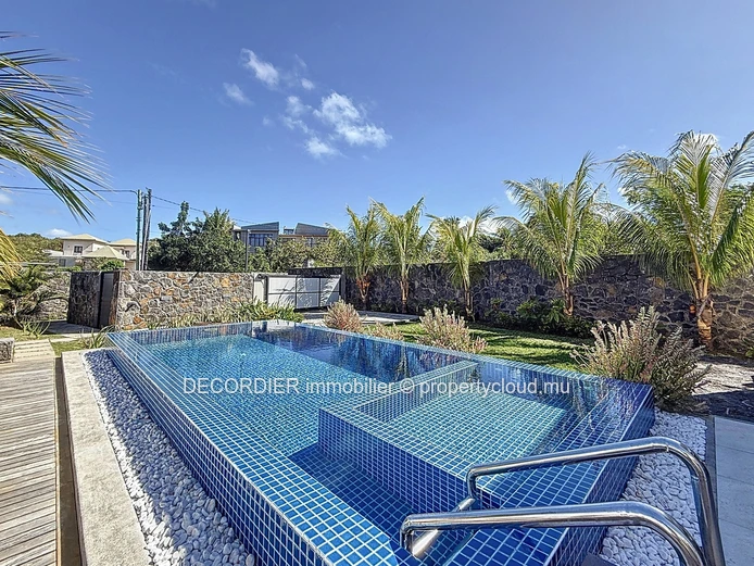 For Rent – Stunning contemporary villa with private pool