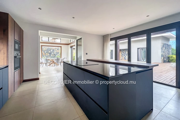 Sublime villa located in a secure residence