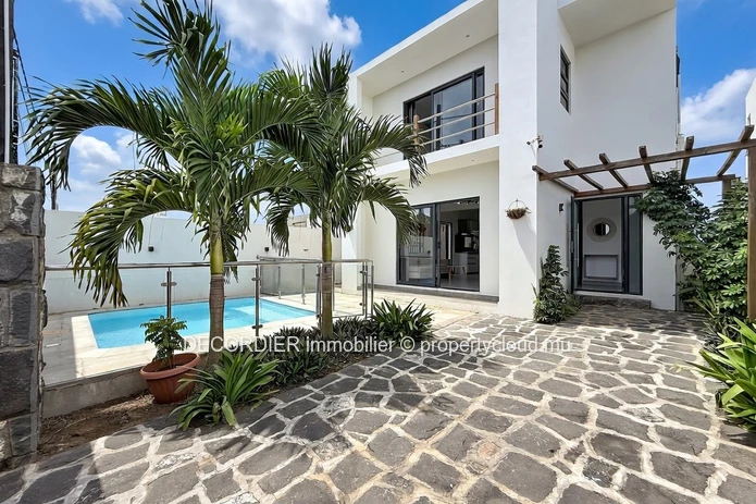 Modern 3-Bedroom Villa with Private Pool