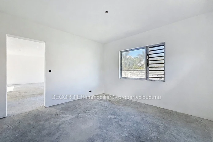 Opportunité Unique – Maison Inachevée À Vendre
