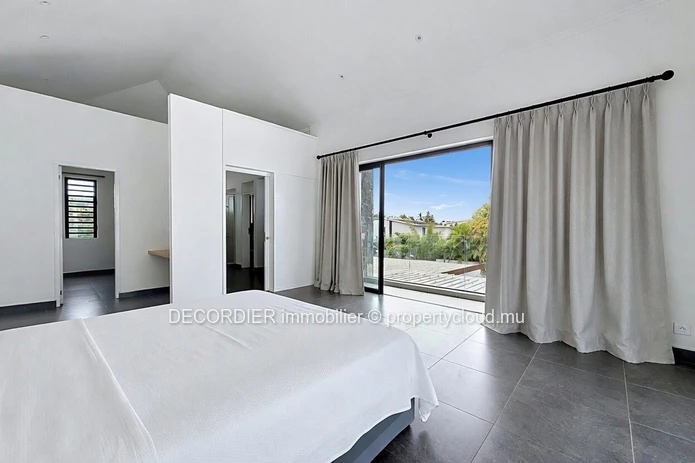 Villa contemporaine et spacieuse à Trou aux Biches