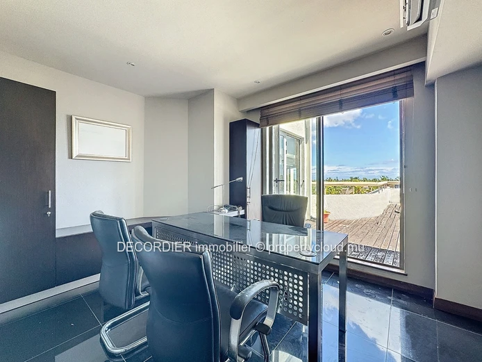 Office for sale in the heart of Grand Bay
