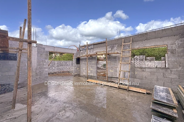 Elegant villa under construction with pool & garden