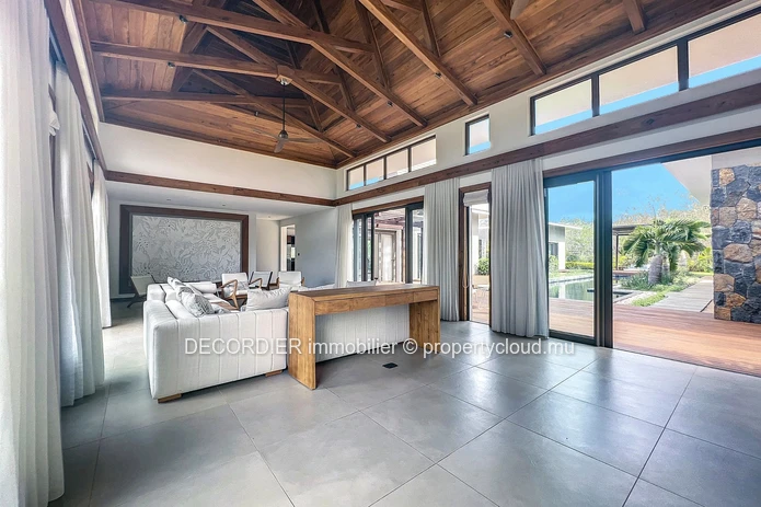 Sublime villa located in a secure residence