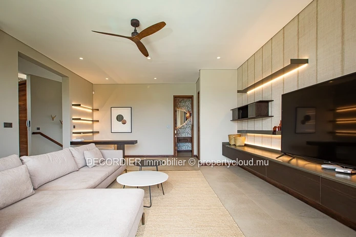 Splendid beachfront villa offering immediate access to the lagoon.