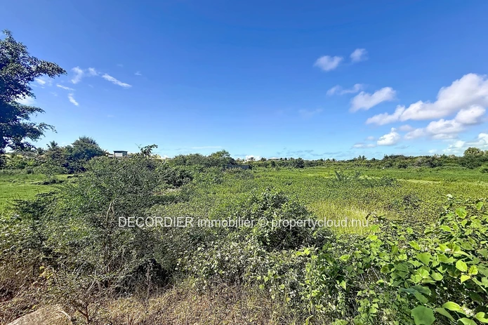 Land near the beach – Pereybère