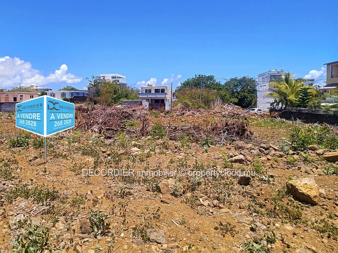 Residential land 10 minutes from the beach