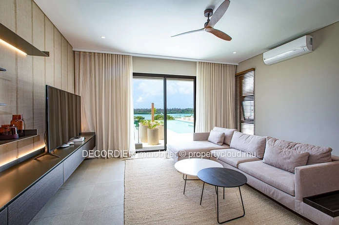Splendid beachfront villa offering immediate access to the lagoon.
