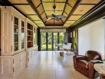 6 Bedroom House