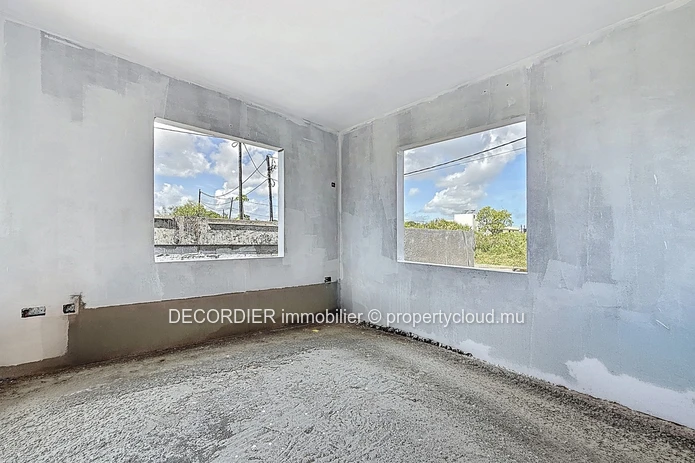 For Sale – Modern House with Swimming Pool