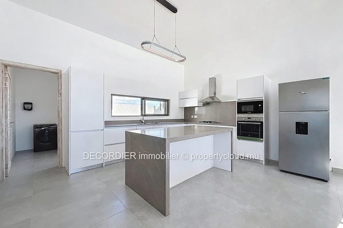 Maison moderne dans une résidence sécurisée