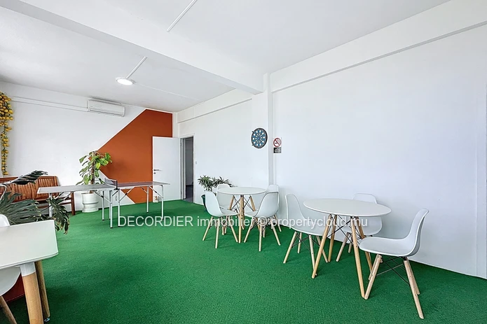 Commercial space for rent – Roches Brunes