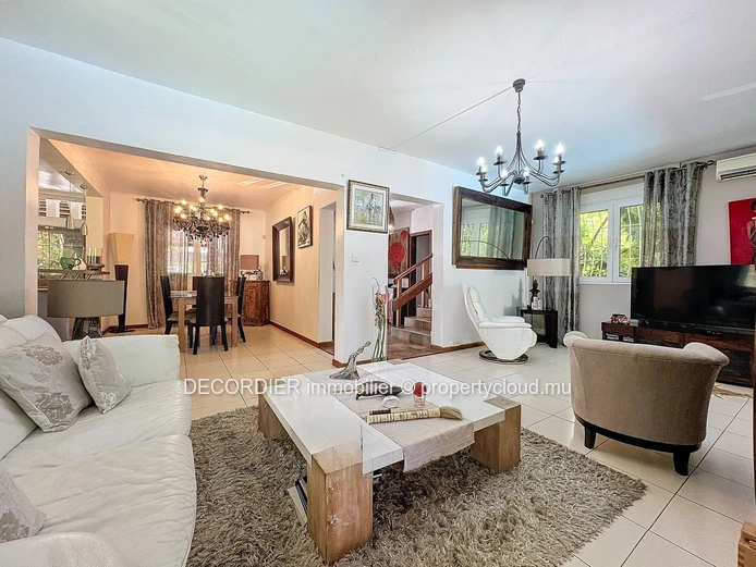 Maison contemporaine avec piscine et jardin - Accessible aux étrangers