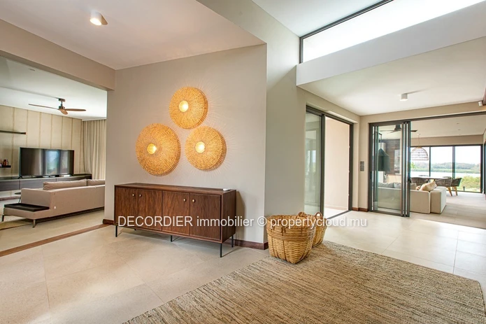 Splendid beachfront villa offering immediate access to the lagoon.