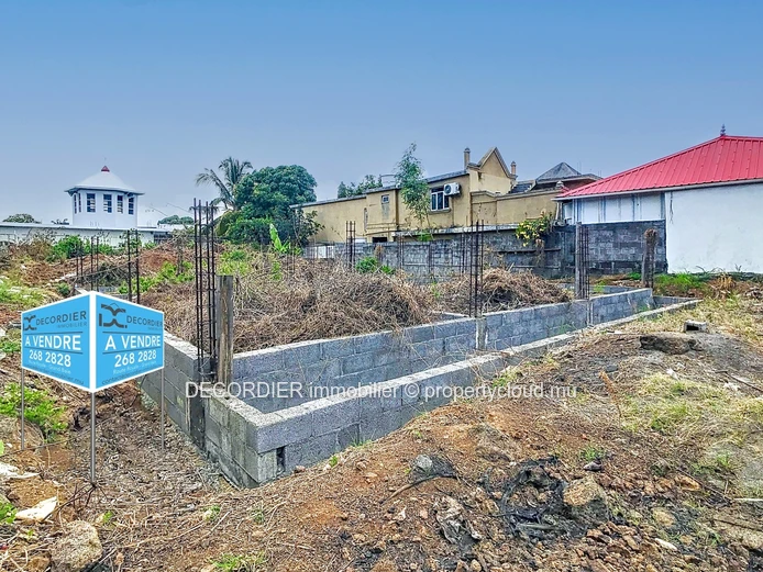 Residential land on the roadside