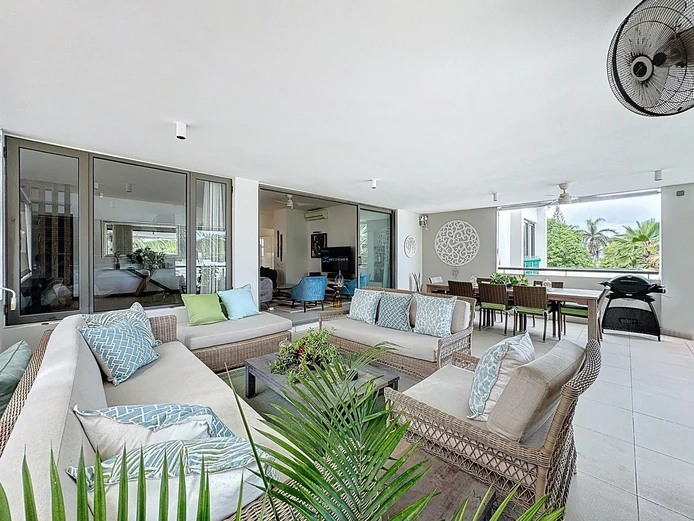 Penthouse vue mer avec plage privée
