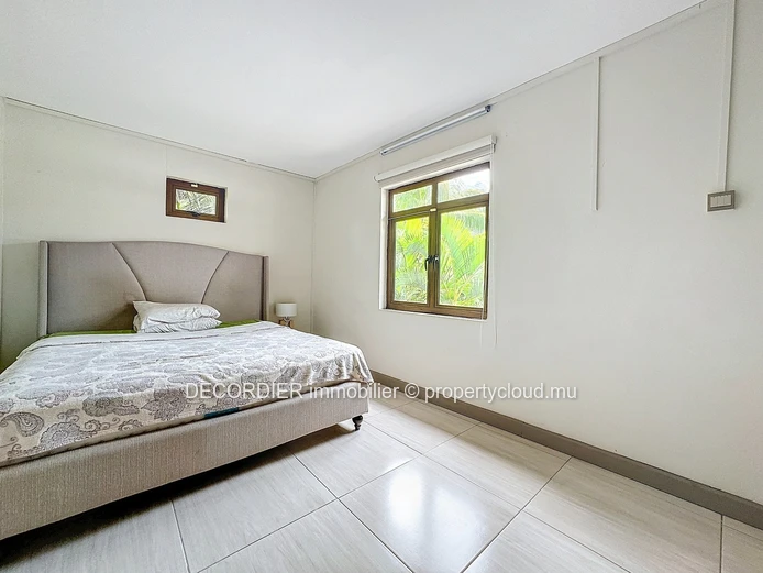Large detached house with swimming pool and garden