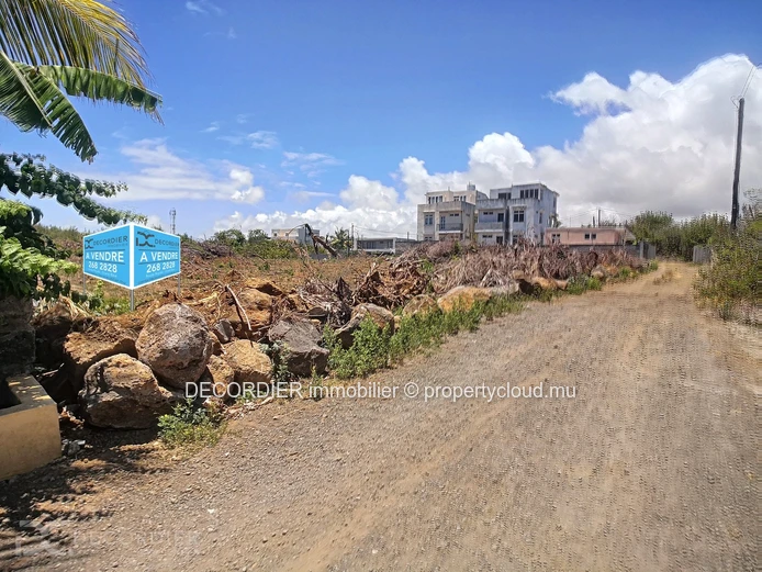 Residential land 10 minutes from the beach