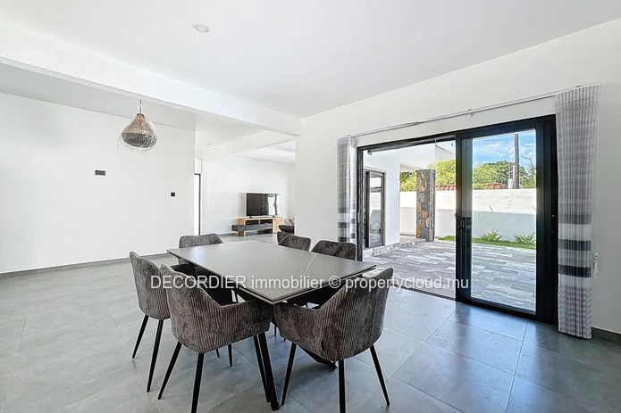 Modern villa with swimming pool – Ideal location, dream lifestyle