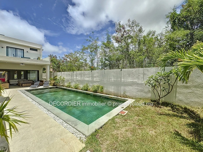 Maison moderne et fonctionnel avec piscine