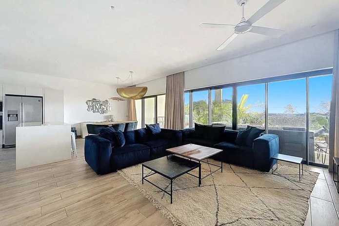 Penthouse with Lagoon & Coin de Mire Views