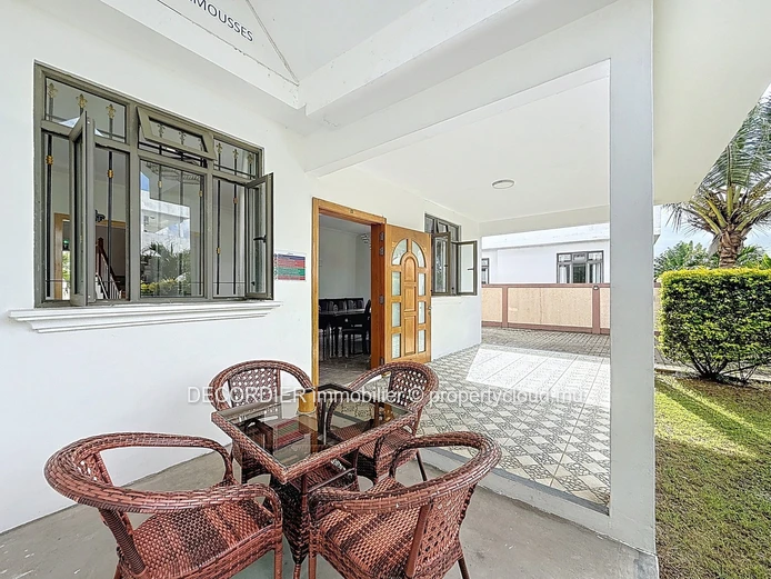 Beautiful Modern Villa – 230 m² in Pereybere – Secure Residence with Pool (Sole Mandate)