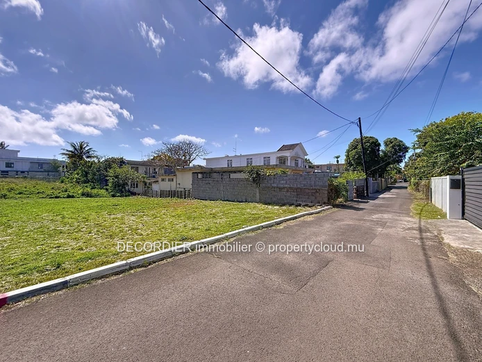 Residential land for sale – Petit Raffray