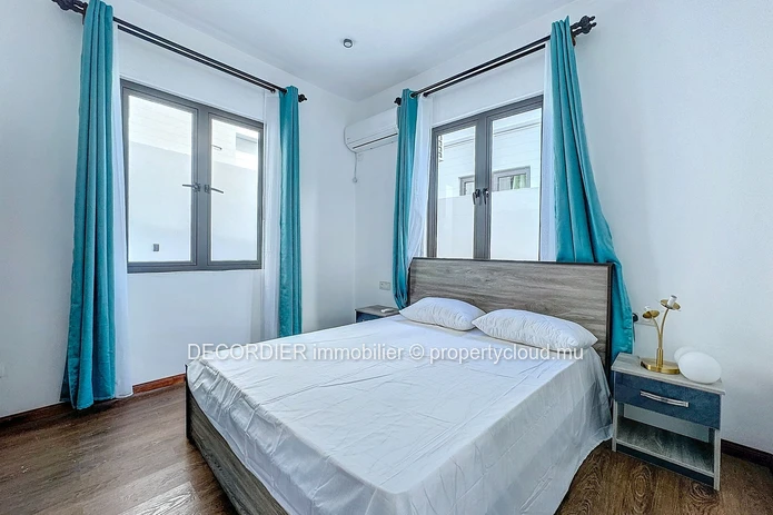 New single storey house with swimming pool and garden