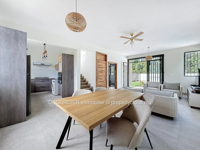 Villa contemporaine avec piscine dans un cadre paisible – Vente sur plan