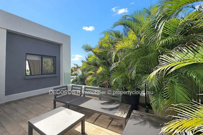Penthouse with Lagoon & Coin de Mire Views