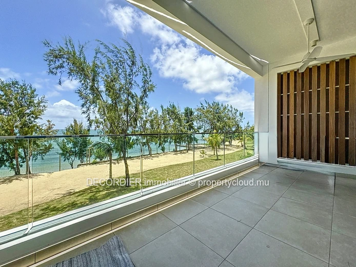 Beautiful apartment on the 1st floor facing the sea
