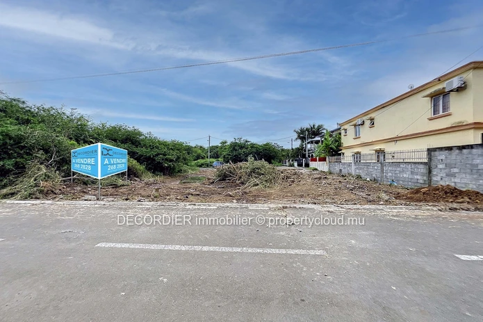 Terrain résidentiel à 10 min à pied de la plage publique