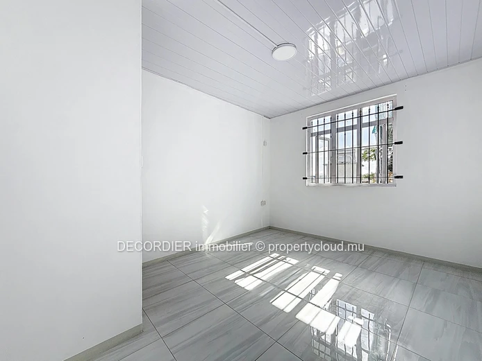 For rent – Commercial building with 4 units in Grand-Baie