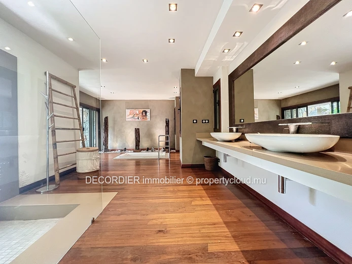 An exceptional property with generous volumes in a unique setting