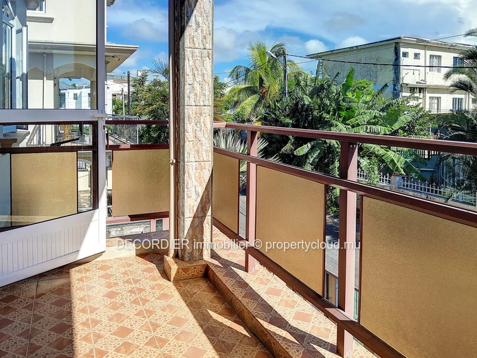 House on 3 levels with roof terrace