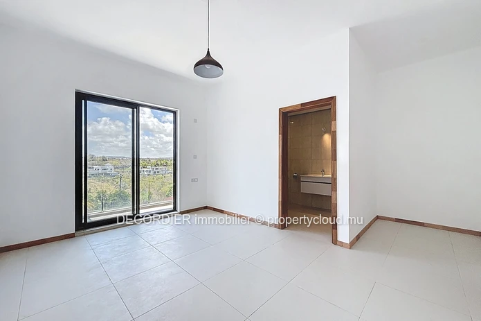 Penthouse situé dans un complexe avec ascenceur et piscine commune