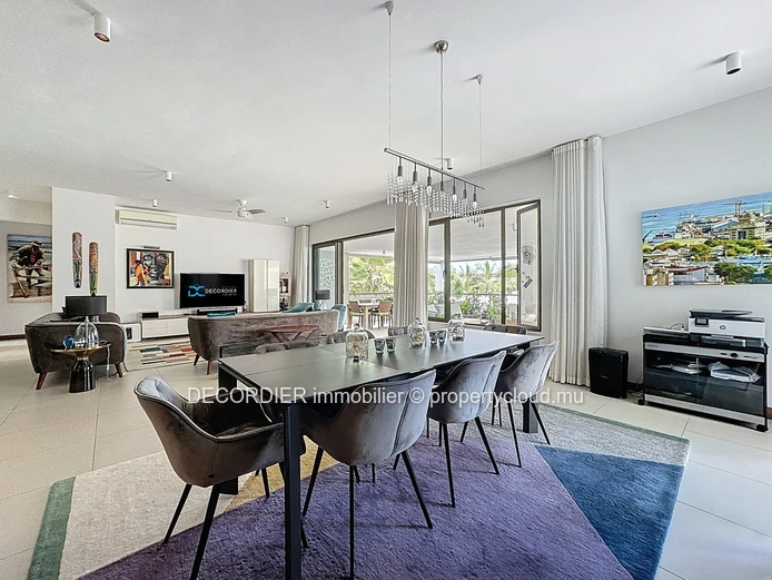 Penthouse vue mer avec plage privée